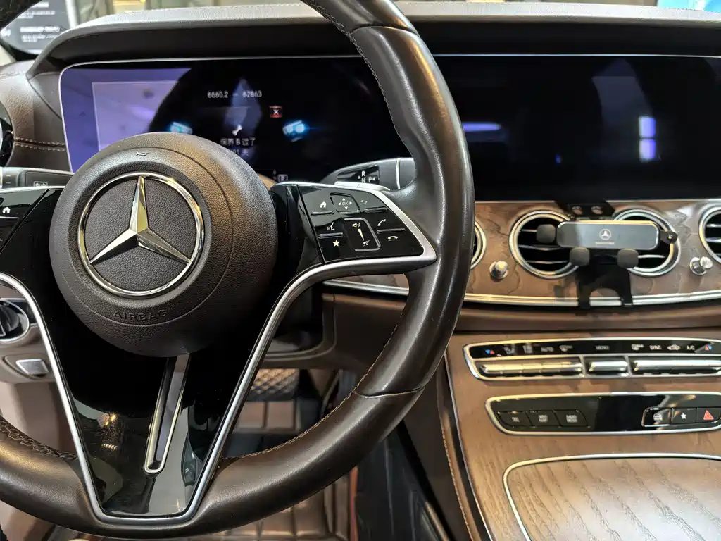 Mercedes-Benz E-Class — миниатюра 7