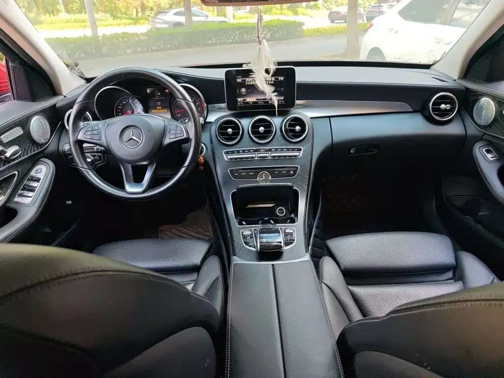 Mercedes-Benz C-Class — миниатюра 5