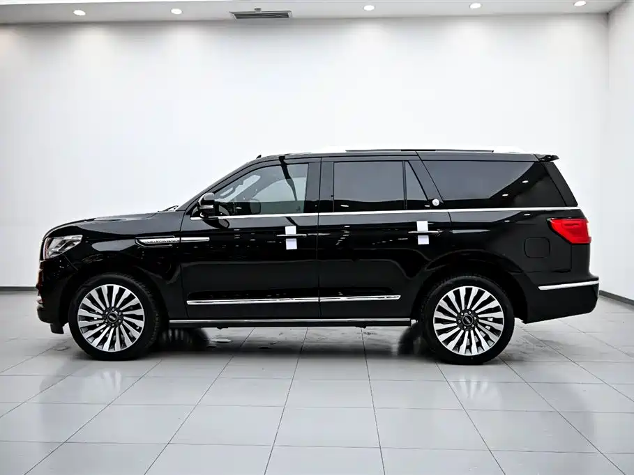 Lincoln Navigator 3.5T Premium Shine Edition, фото 5