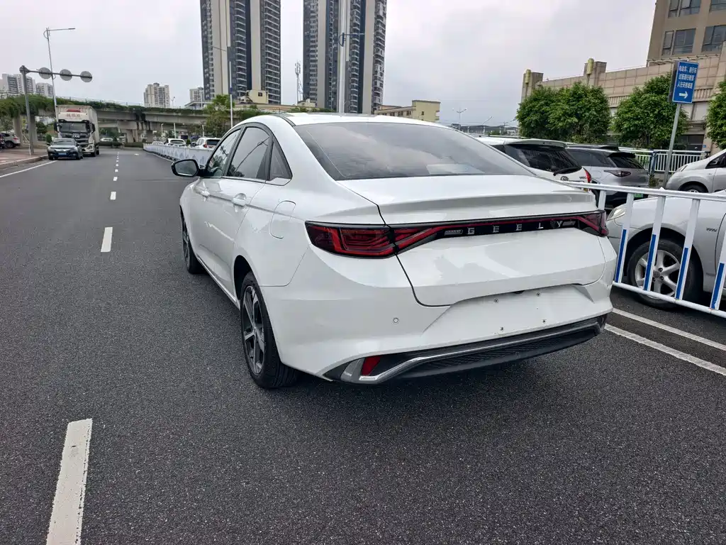 Geely Emgrand L — миниатюра 9