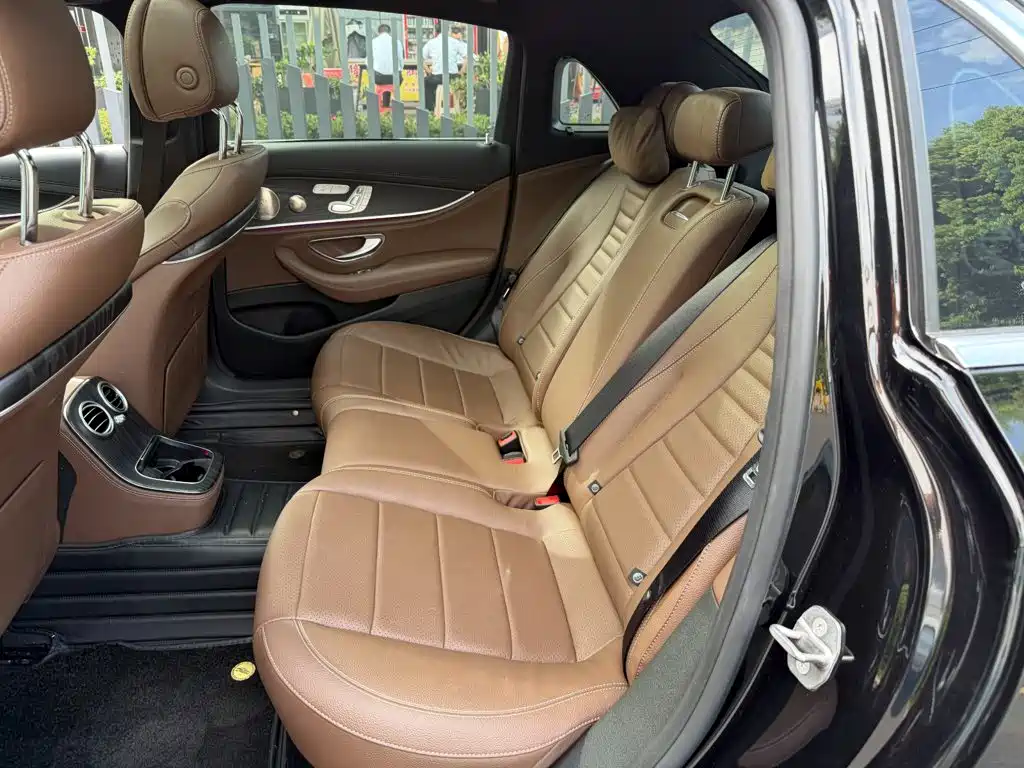 Mercedes-Benz E-Class — миниатюра 12