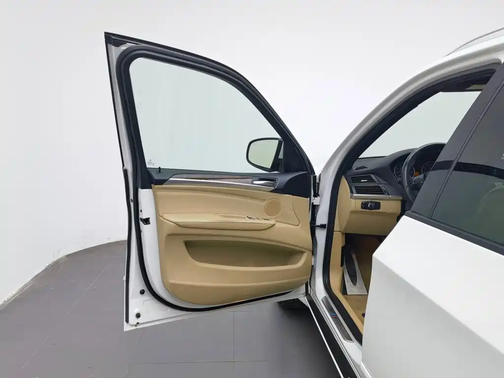BMW X5 (Import) — миниатюра 16