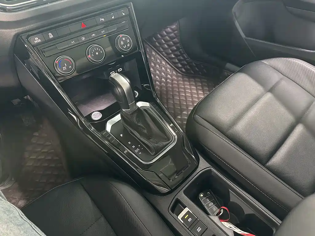 Volkswagen T-Roc — миниатюра 19