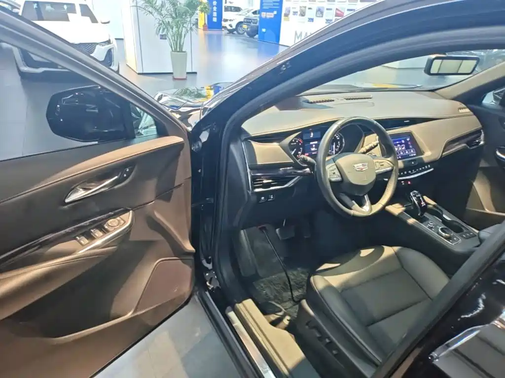 Cadillac XT4 — миниатюра 16