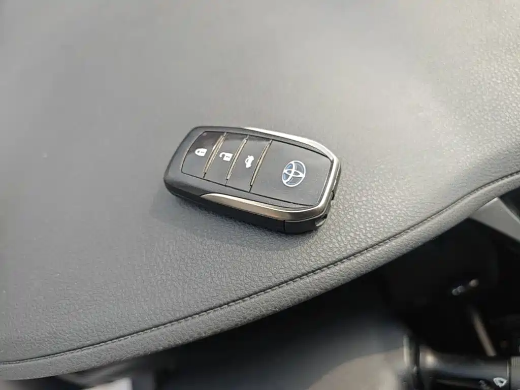 Toyota Corolla Hybrid — миниатюра 9