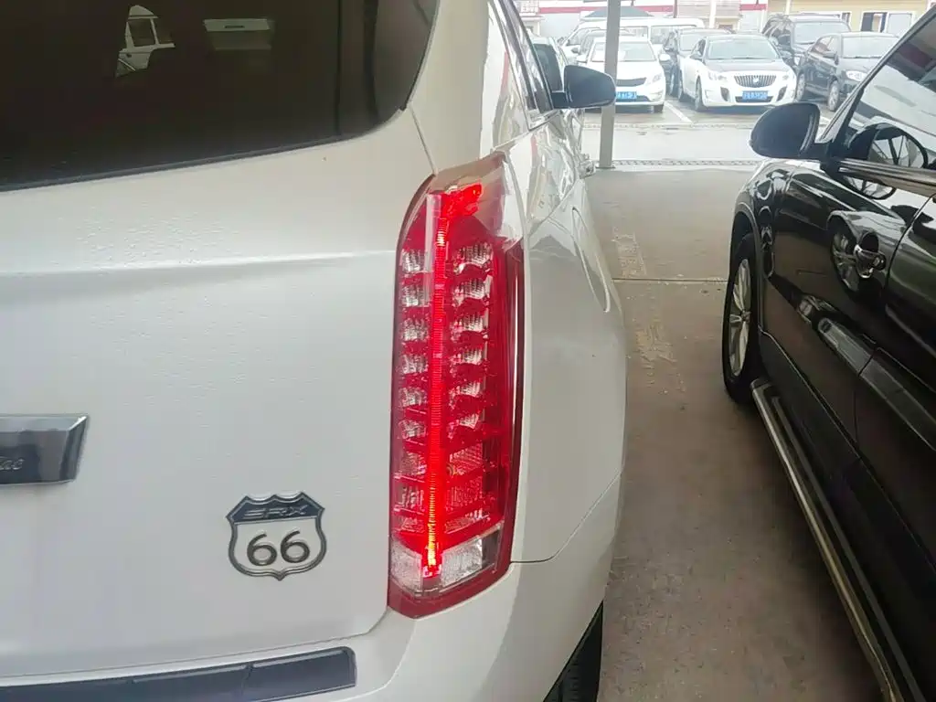 Cadillac SRX — миниатюра 8