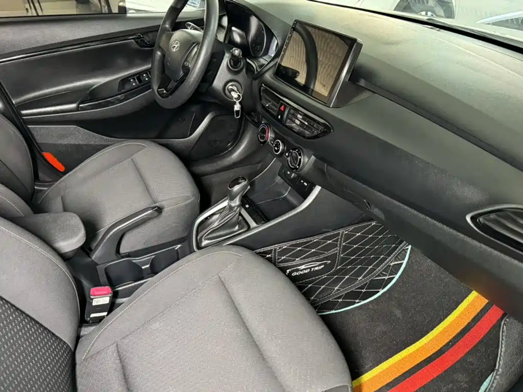 Hyundai Elantra — миниатюра 10