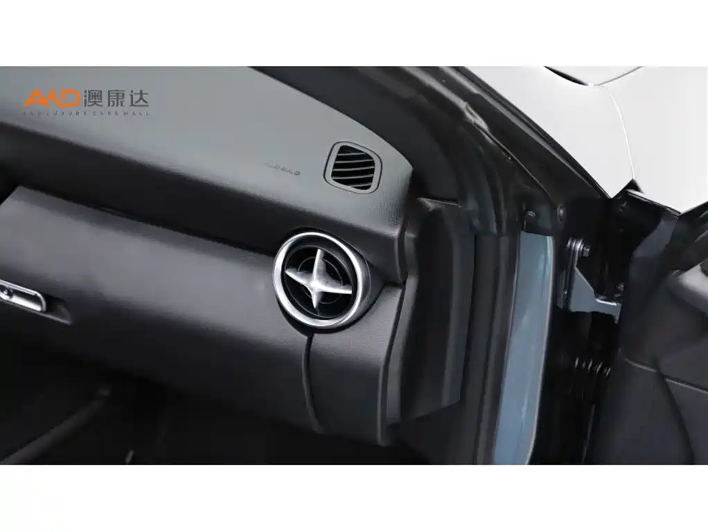 Mercedes-Benz SLC — миниатюра 9