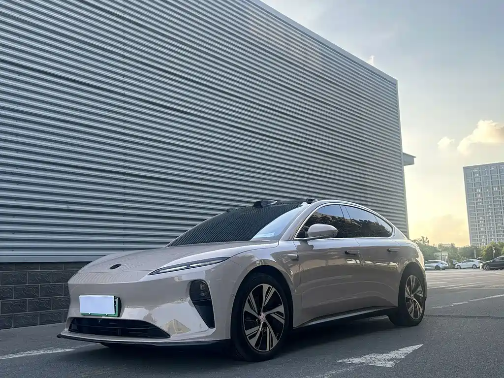 NIO ET5