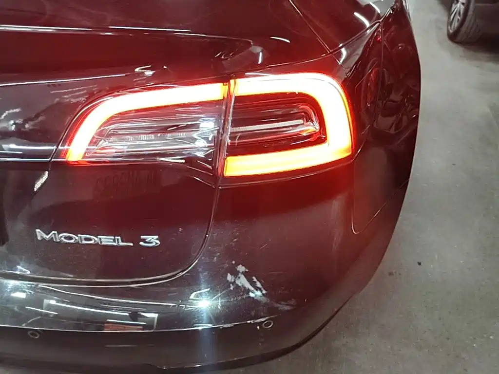 Tesla Model 3 — миниатюра 24