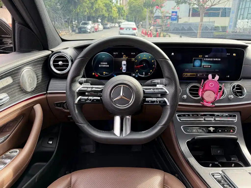 Mercedes-Benz E-Class — миниатюра 14