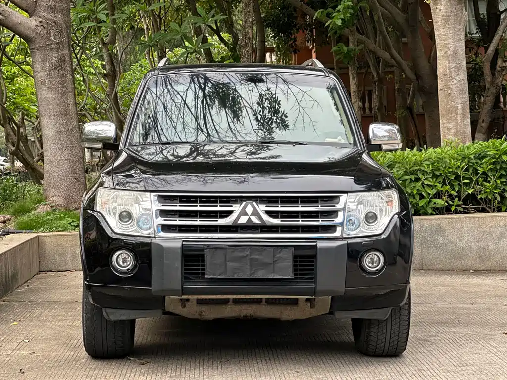 Mitsubishi V93 2011 3.0L AT