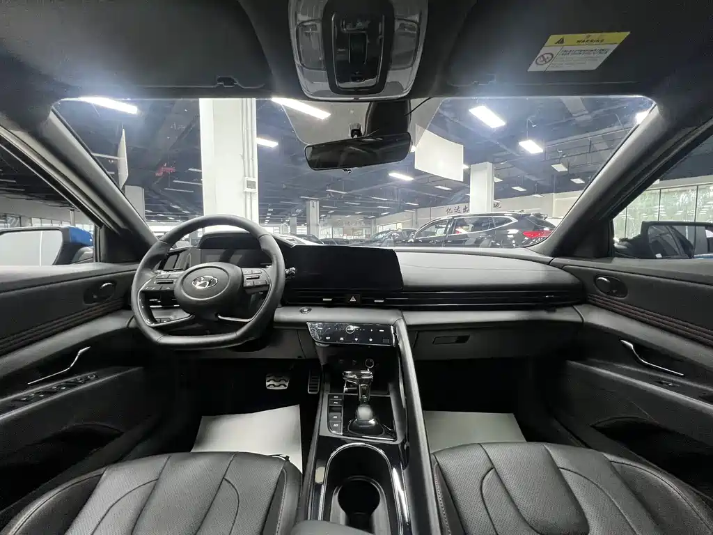 Hyundai Elantra — миниатюра 9