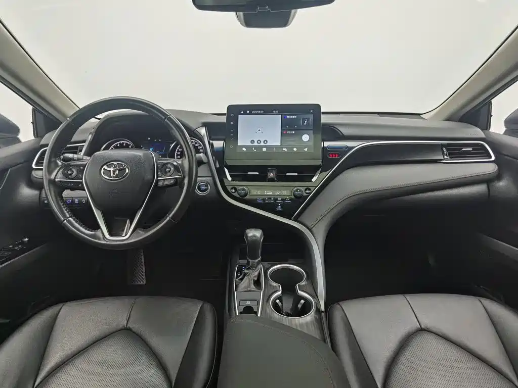 Toyota Camry — миниатюра 5