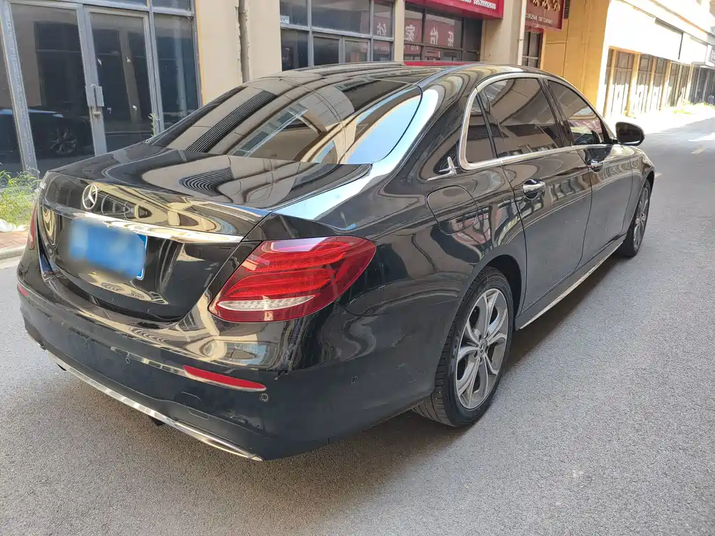 Mercedes-Benz E-Class — миниатюра 9