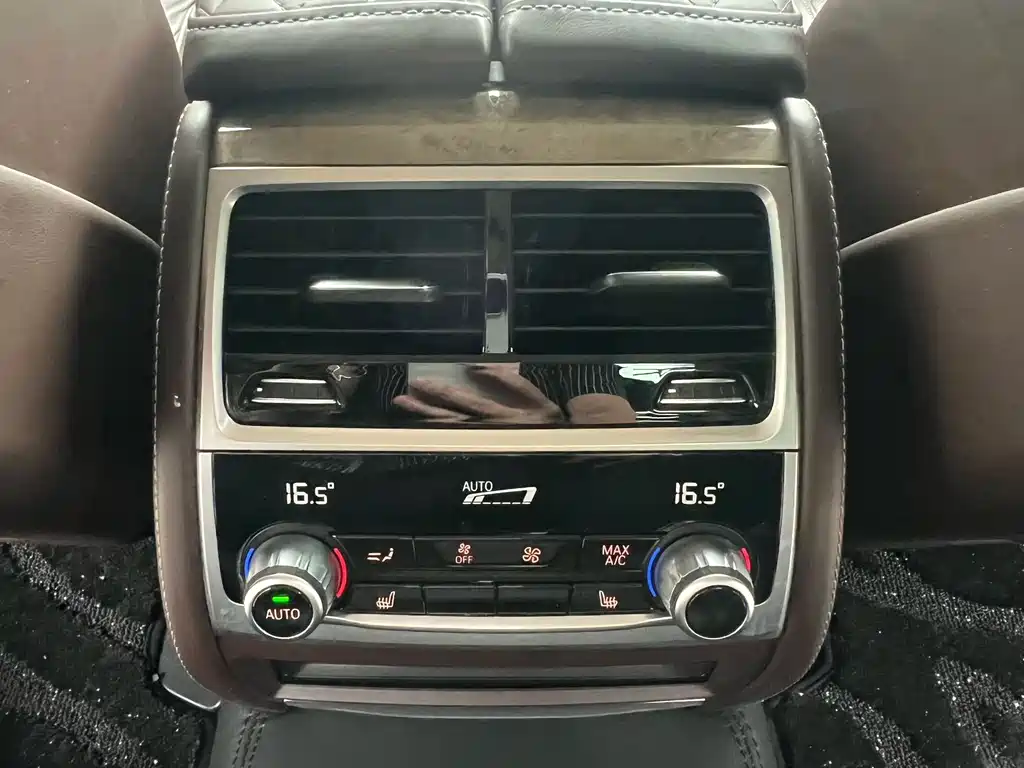 BMW 7 Series — миниатюра 10