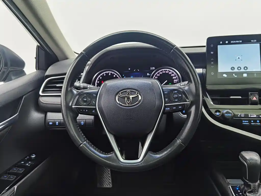 Toyota Camry — миниатюра 11
