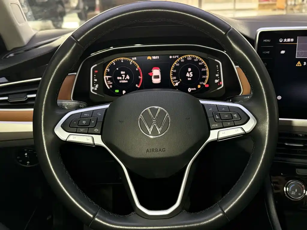 VOLKSWAGEN BORA