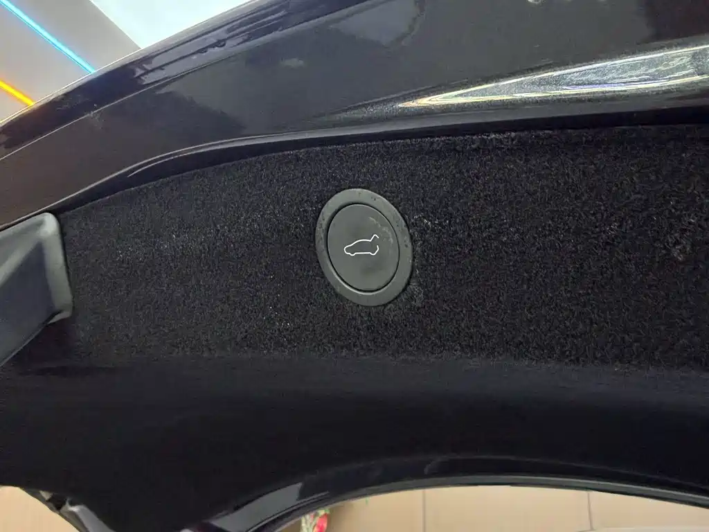 Tesla Model 3 — миниатюра 12