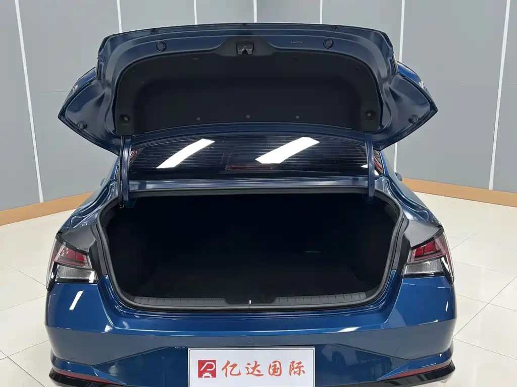 Hyundai Elantra — миниатюра 20