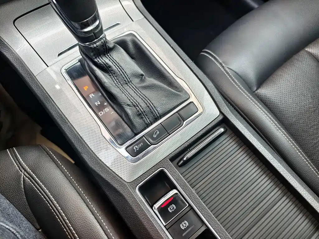 Roewe RX5 — миниатюра 13