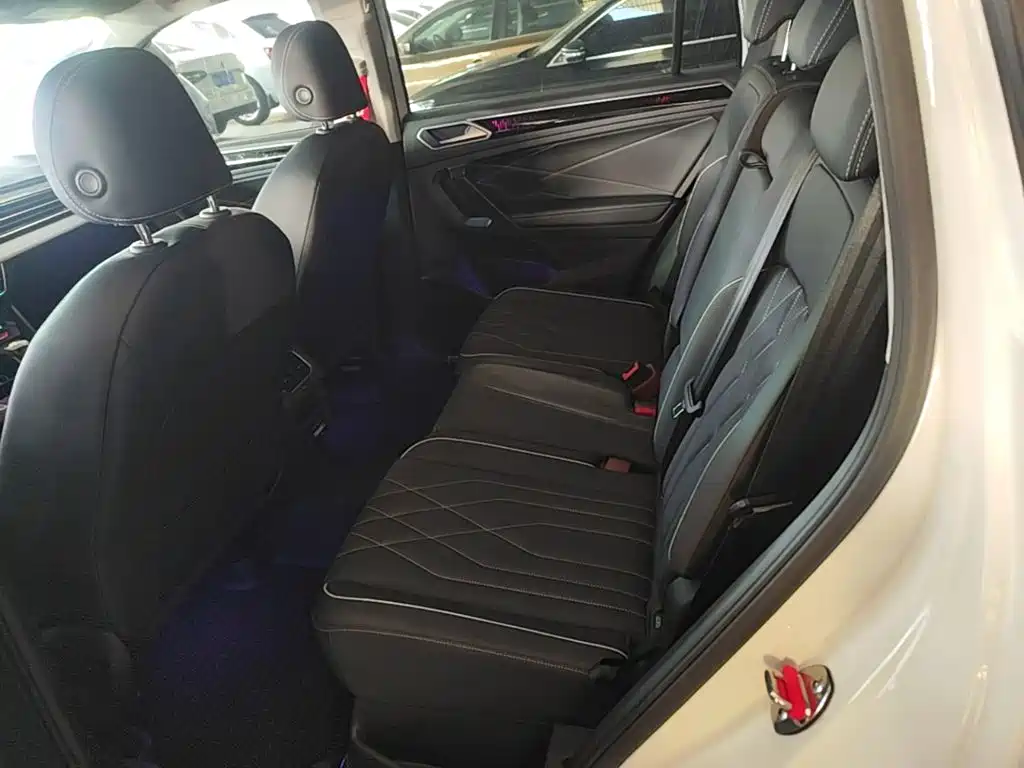 Volkswagen Tiguan L — миниатюра 17