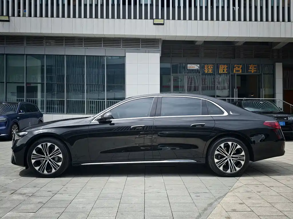 Mercedes-Benz E-Class — миниатюра 3