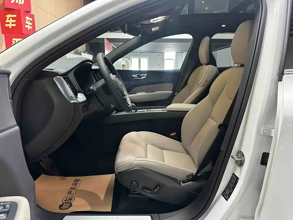 Volvo XC60 — миниатюра 9