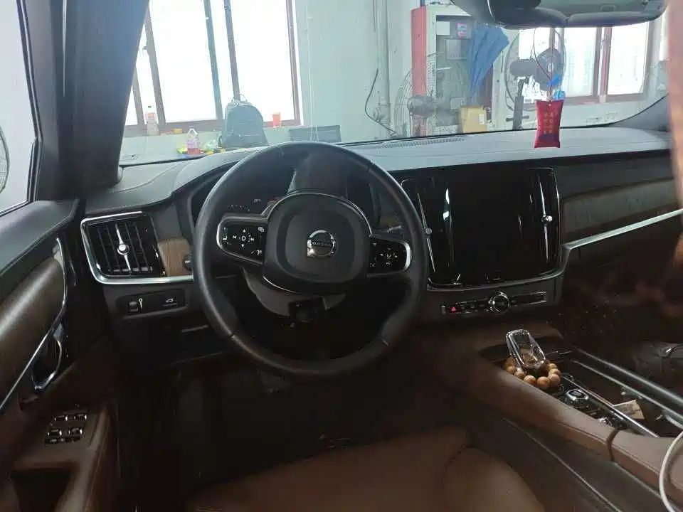 Volvo S90 — миниатюра 7