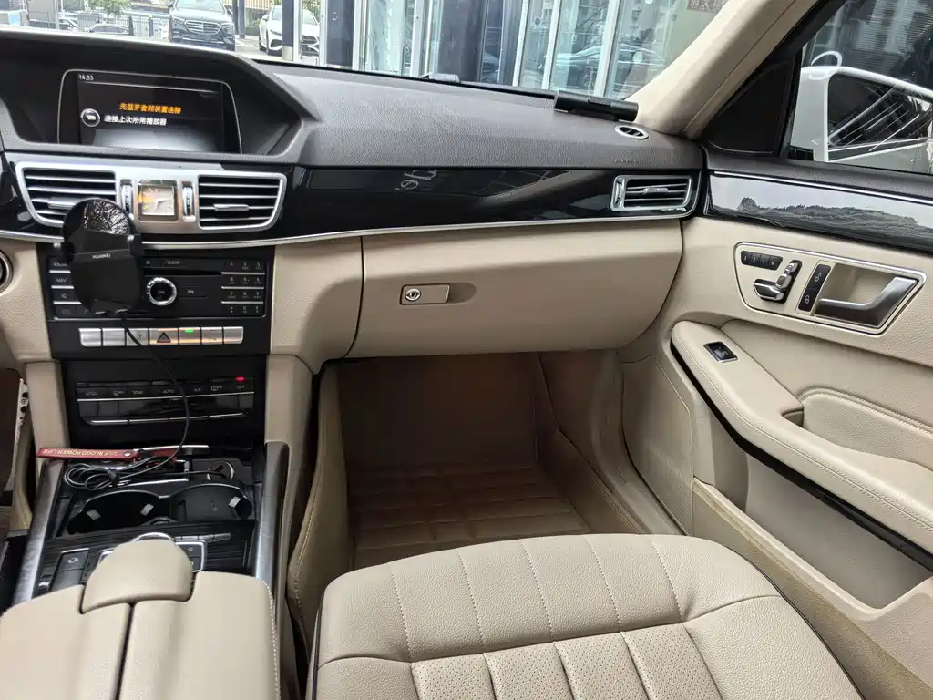 Mercedes-Benz E-Class — миниатюра 13