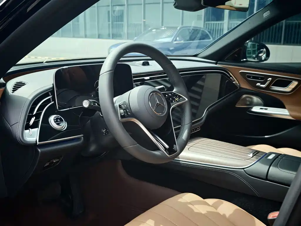 Mercedes-Benz E-Class — миниатюра 5