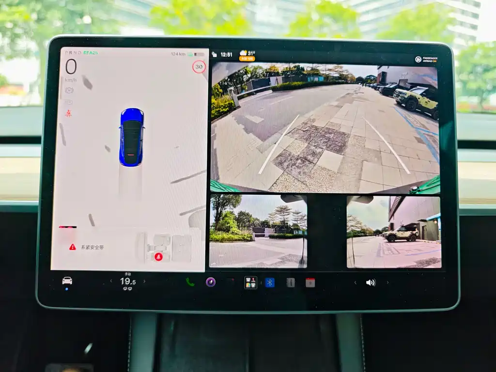 Tesla Model Y — миниатюра 8
