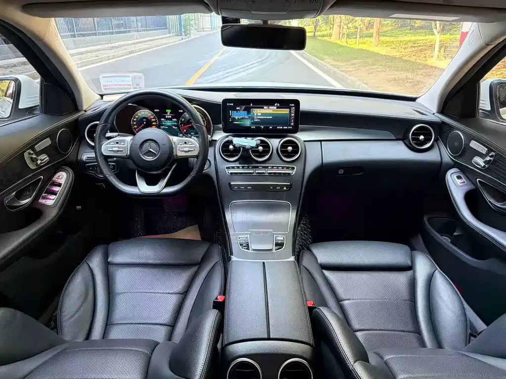 Mercedes-Benz C-Class — миниатюра 6