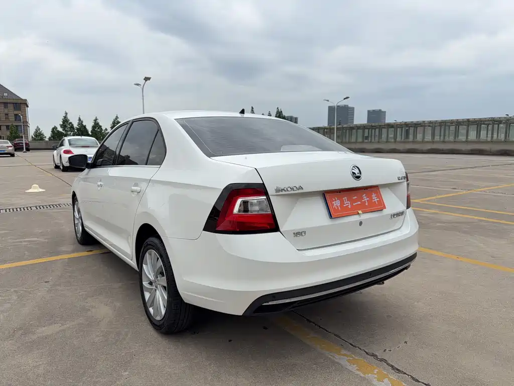 Skoda Rapid — миниатюра 4