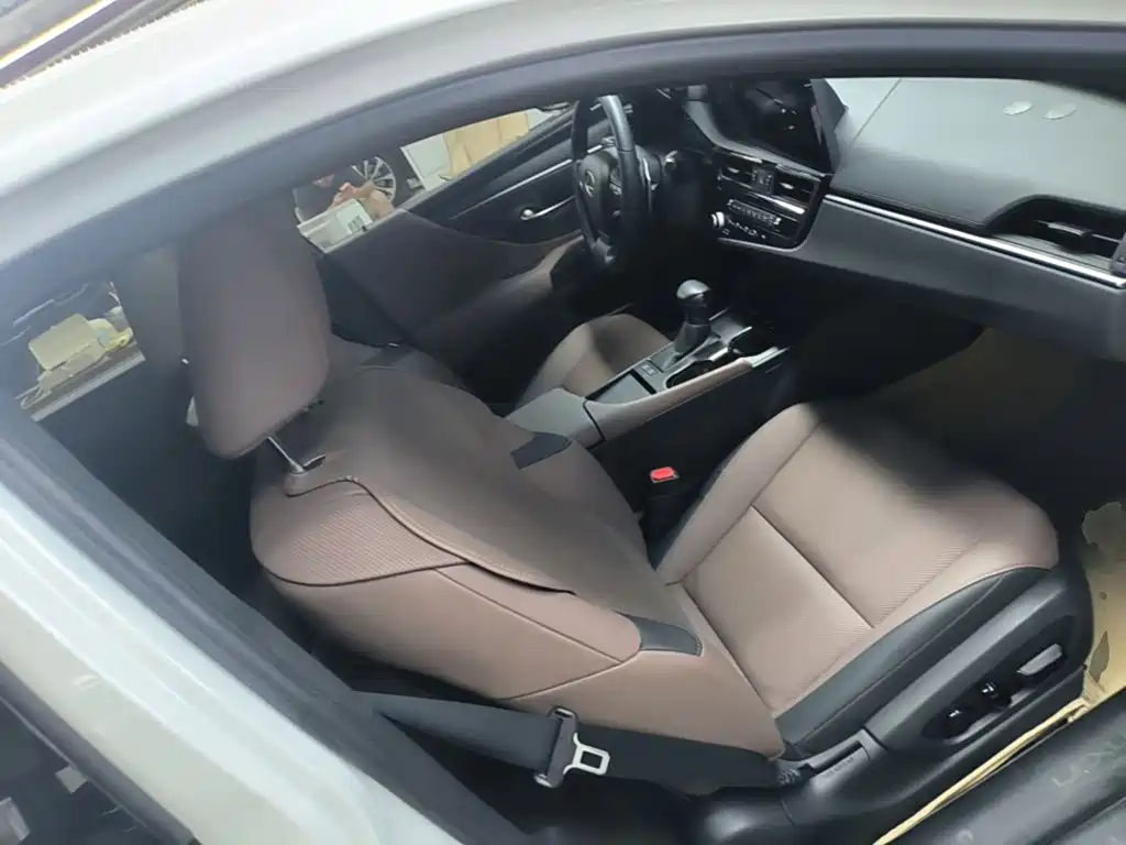 Lexus ES — миниатюра 25