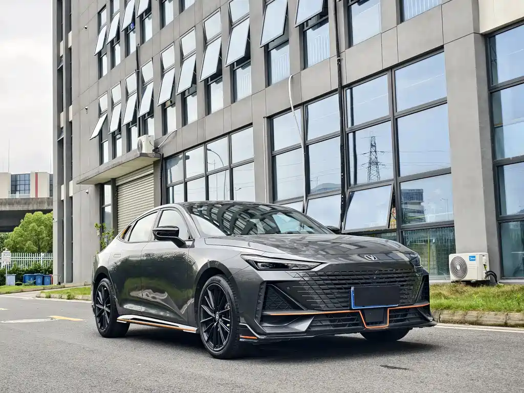 Changan UNI-V 2022 1.5T Sport