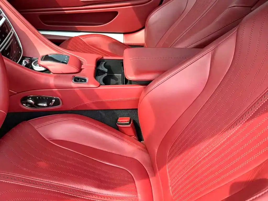 Aston Martin DB11 — миниатюра 4