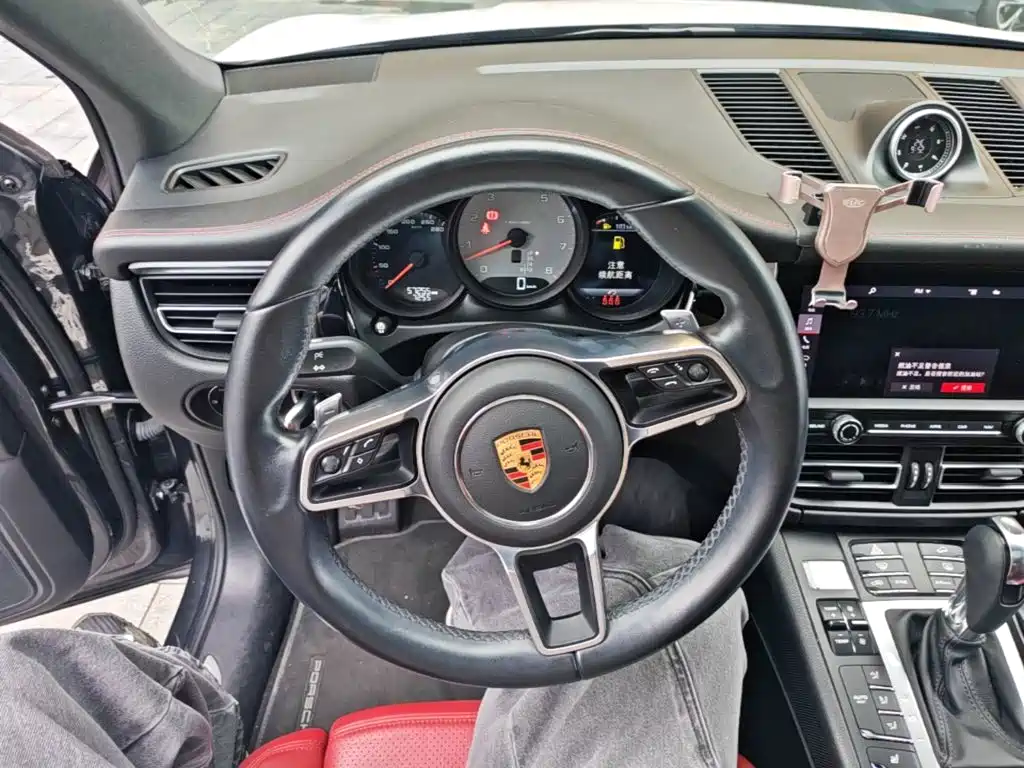 Porsche Macan — миниатюра 11