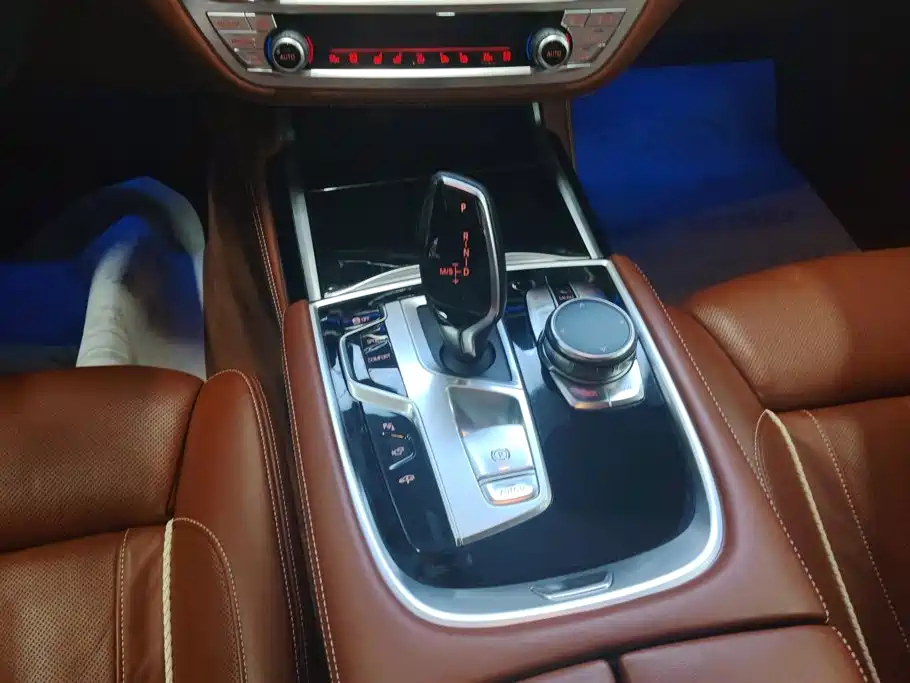 BMW 7 Series — миниатюра 16