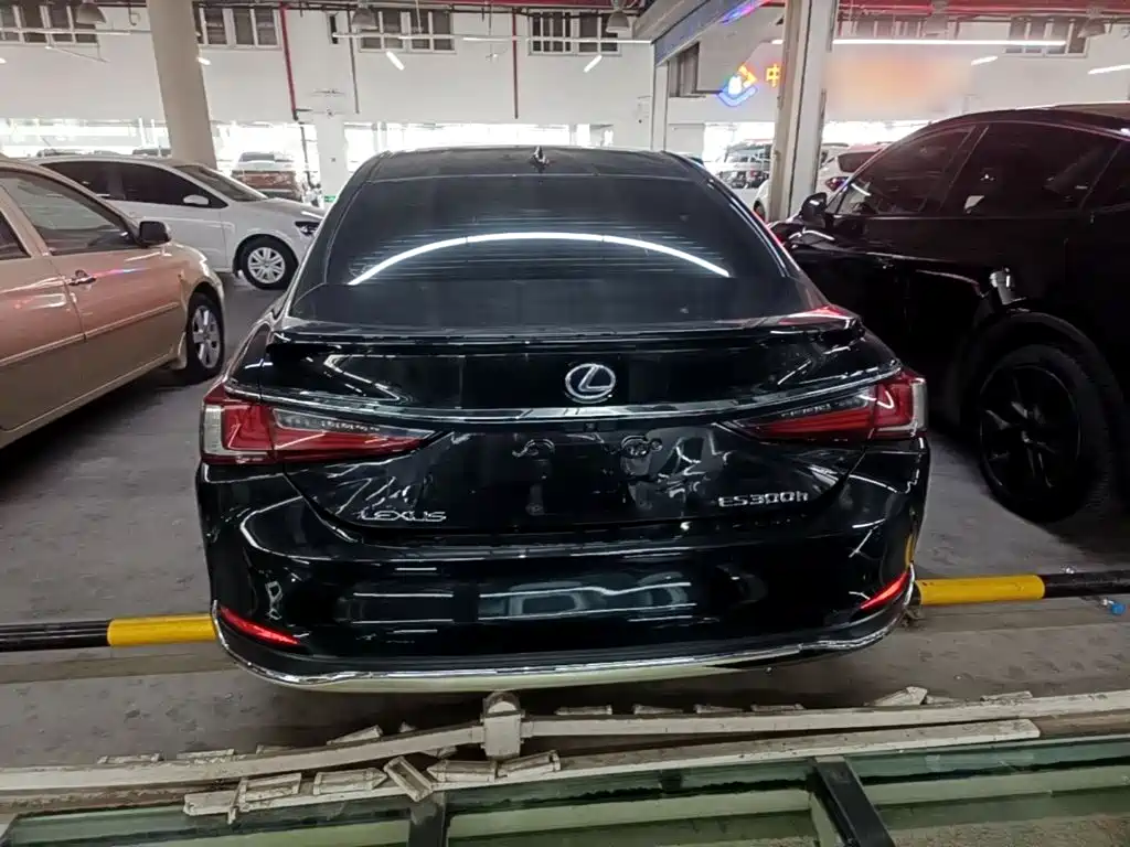 Lexus ES — миниатюра 6
