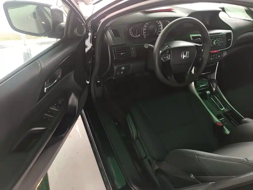 Honda Accord — миниатюра 16