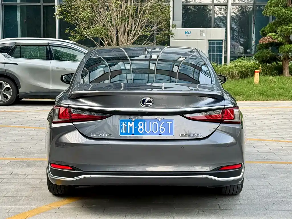 Lexus ES — миниатюра 5