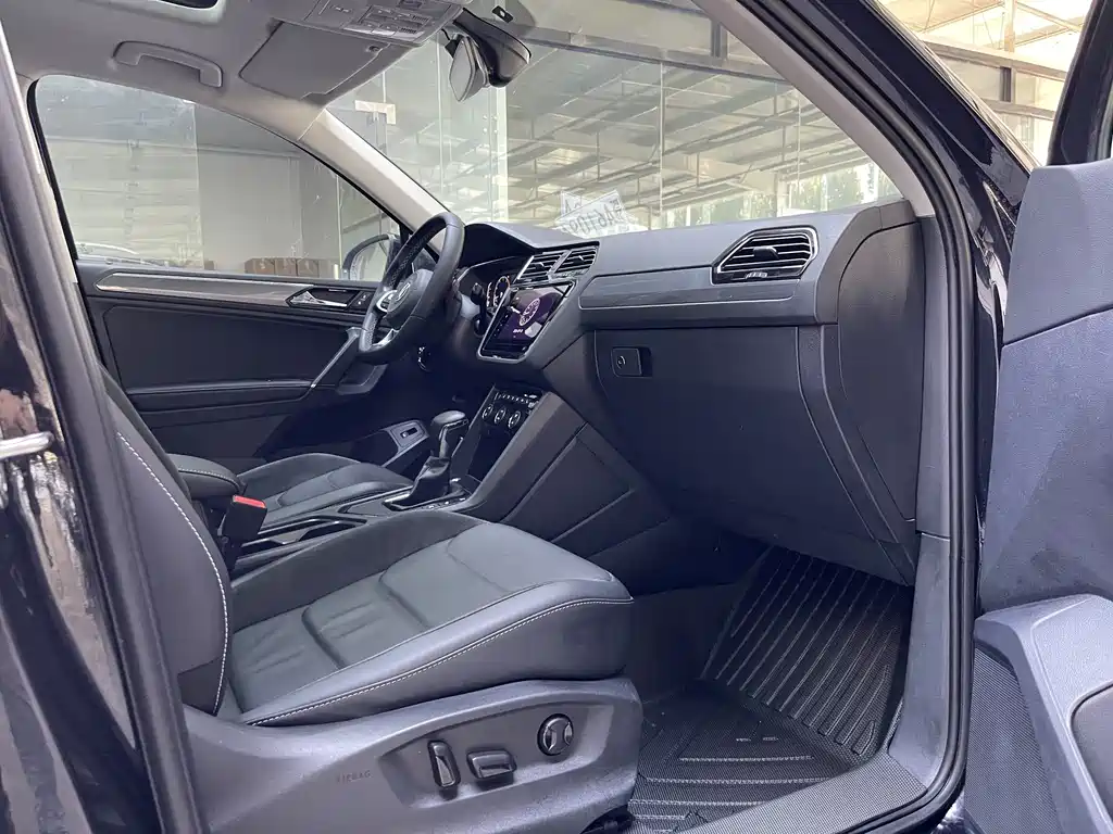 Volkswagen Tiguan L — миниатюра 4