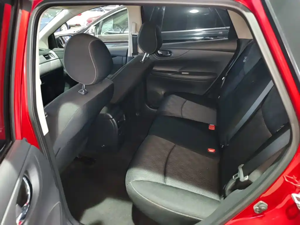 Nissan Tiida — миниатюра 17