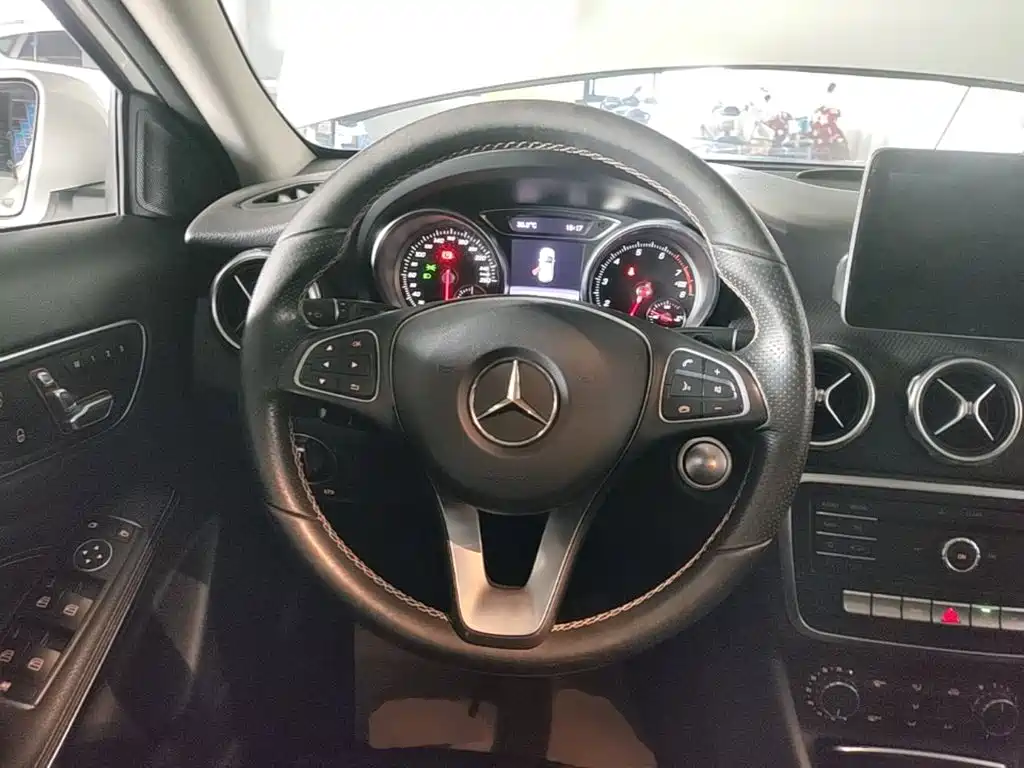 Mercedes-Benz GLA — миниатюра 11