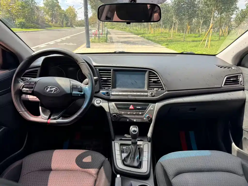 Hyundai Elantra — миниатюра 5