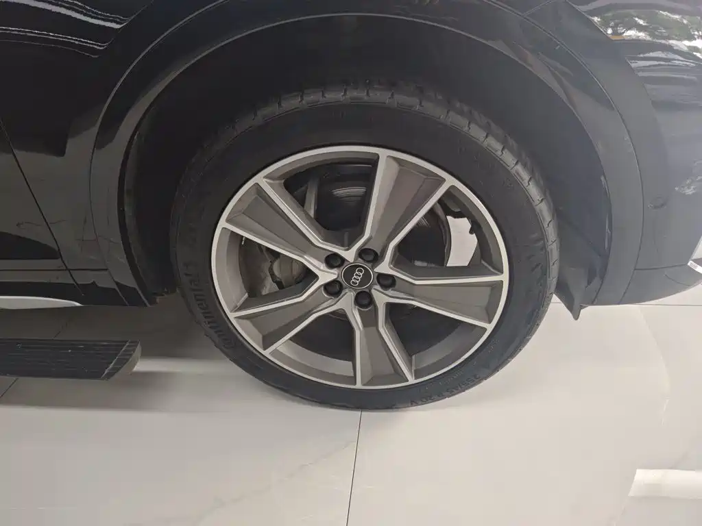 Audi Q5L Sportback — миниатюра 24