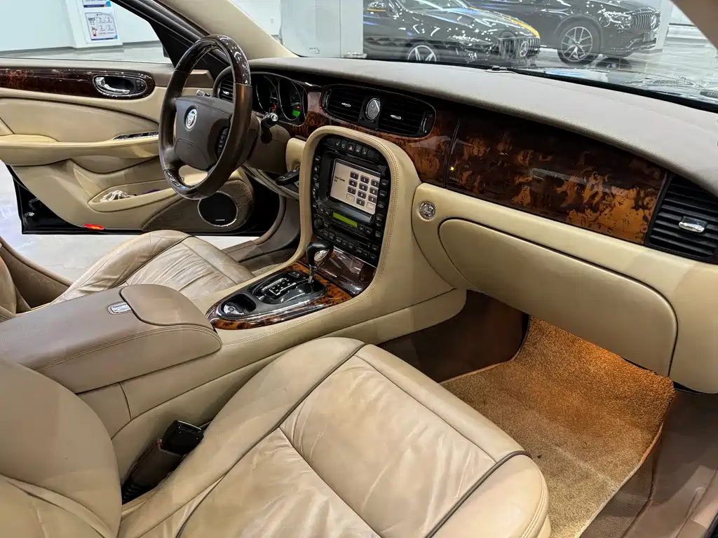 Jaguar XJ — миниатюра 10