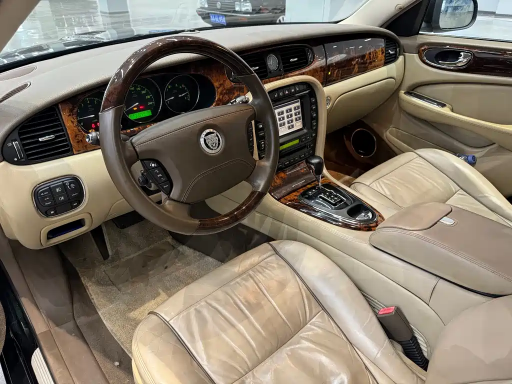 Jaguar XJ — миниатюра 8