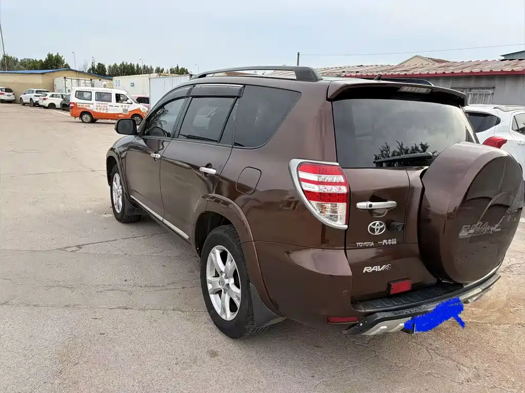Toyota RAV4 — миниатюра 5
